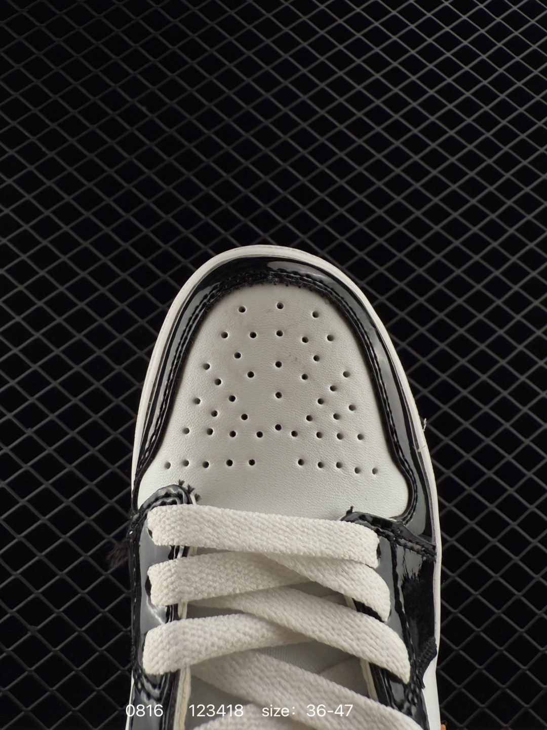 Air Jordan 1 Mid “Bred Toe”